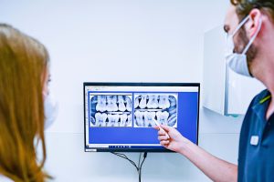Zahnarzt-Emsdetten-Besprechung-Patient
